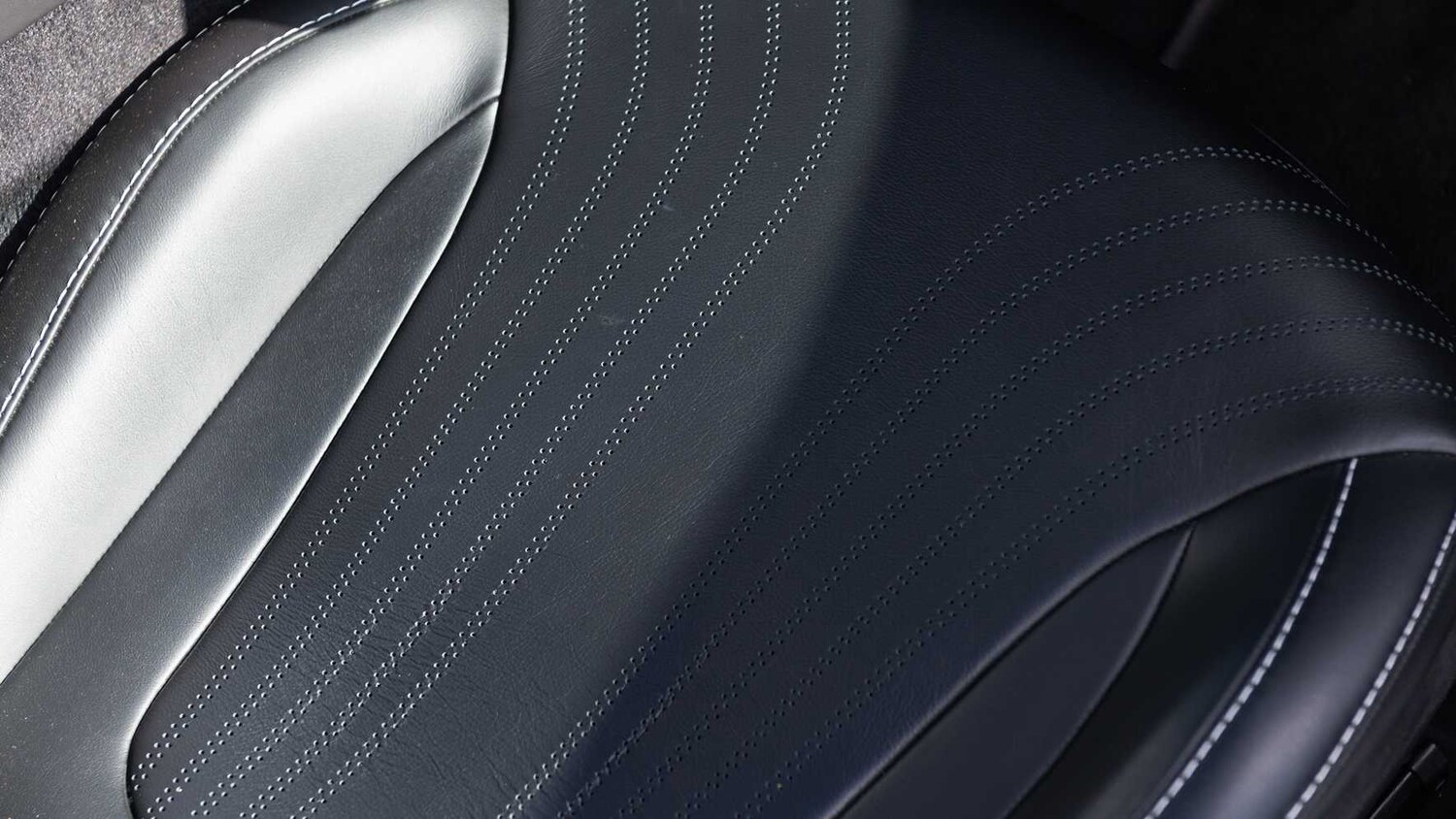 Used Aston Martin DB11 2021 for sale - 78149171: Photo 30