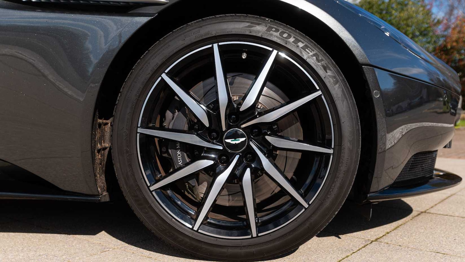 Used Aston Martin DB11 2021 for sale - 78149171: Photo 4