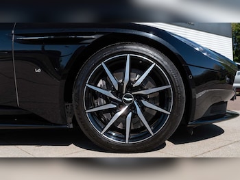 Used Aston Martin DB11 2017 for sale - 78378487: Photo