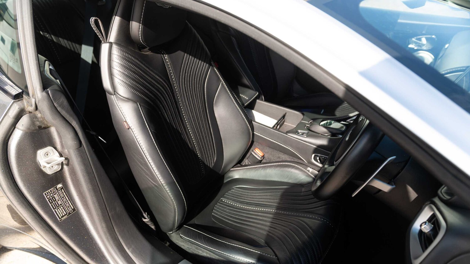 Used Aston Martin DB11 for sale - 78052432: Photo 23