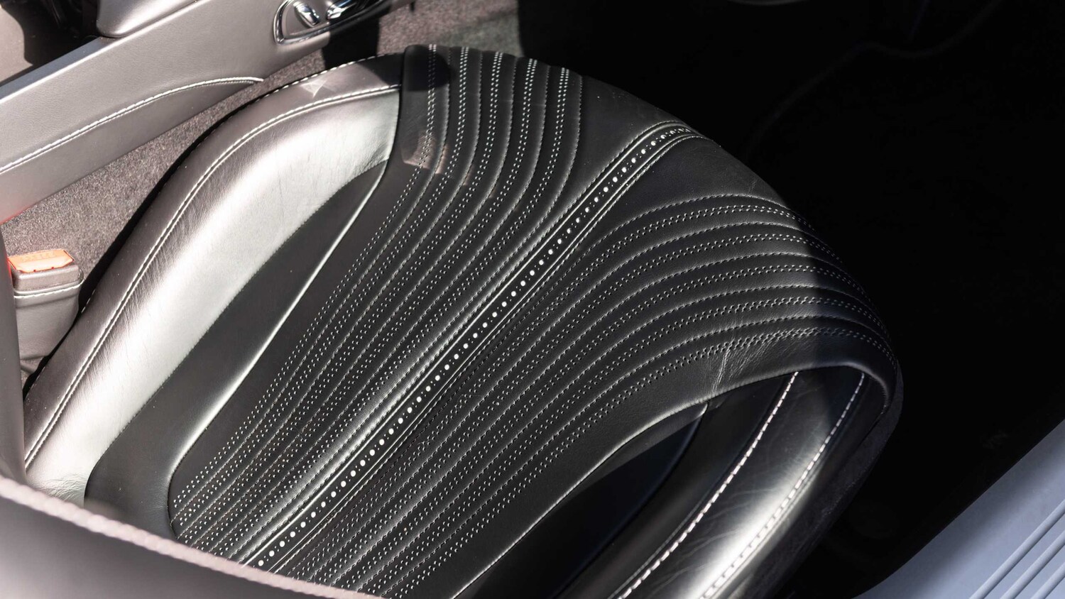 Used Aston Martin DB11 for sale - 78052432: Photo 24