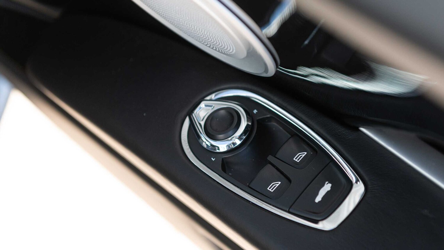 Used Aston Martin DB11 for sale - 78052432: Photo 25