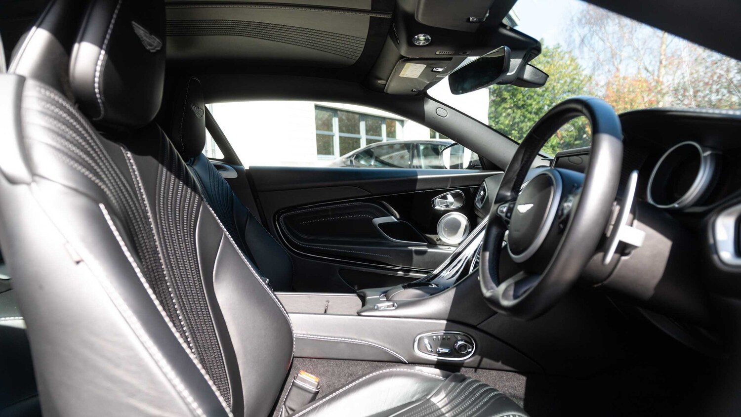 Used Aston Martin DB11 for sale - 78052432: Photo 26