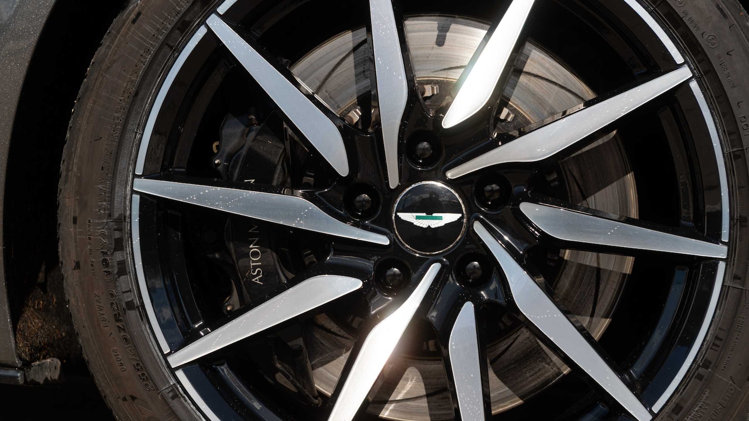 Used Aston Martin DB11 for sale - 78052432: Photo 4