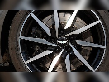 Used Aston Martin DB11 2017 for sale - 78052432: Photo