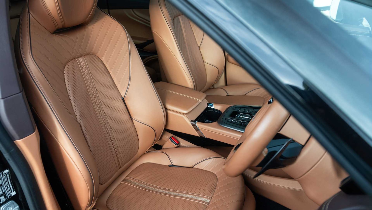 Used Aston Martin DBX 2025 for sale - 77943225: Photo 12