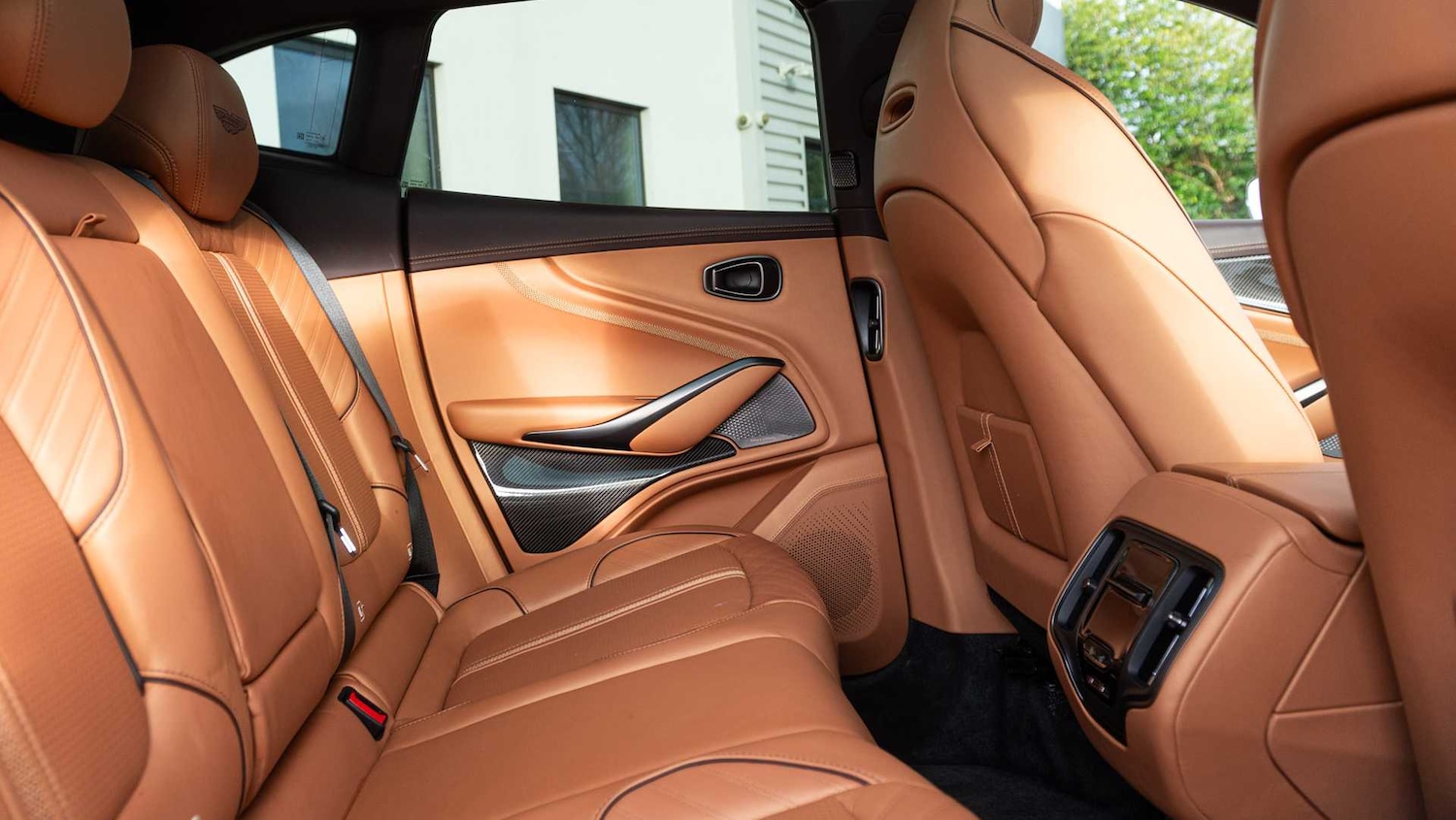 Used Aston Martin DBX 2025 for sale - 77943225: Photo 15