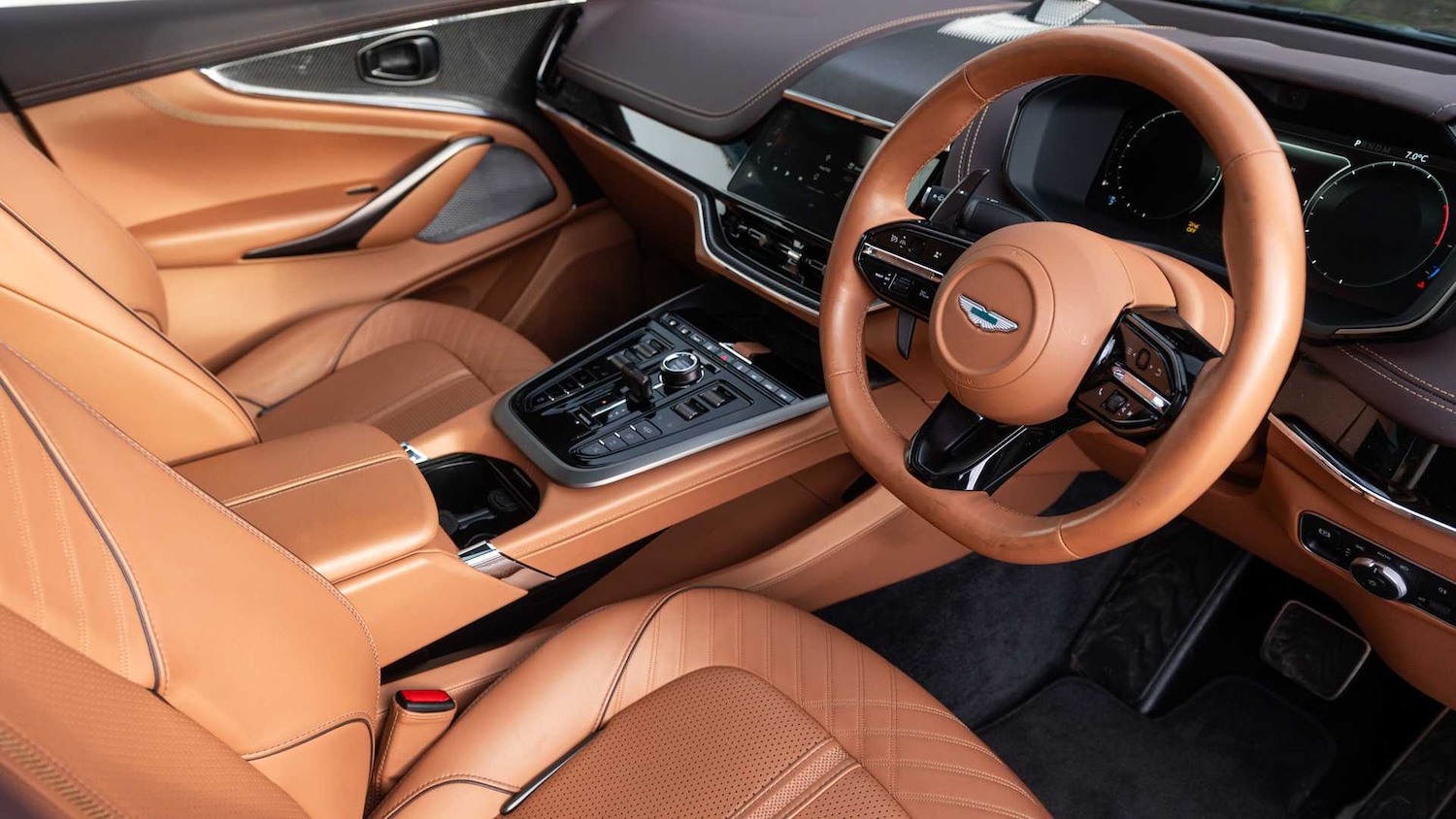 Used Aston Martin DBX 2025 for sale - 77943225: Photo 3