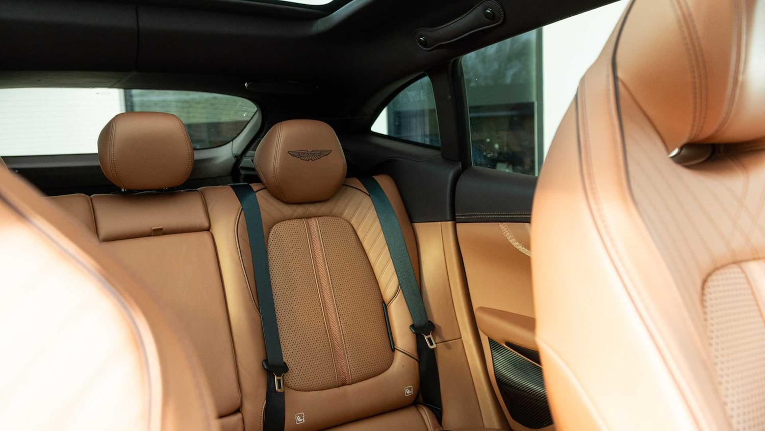 Used Aston Martin DBX 2025 for sale - 77943225: Photo 32