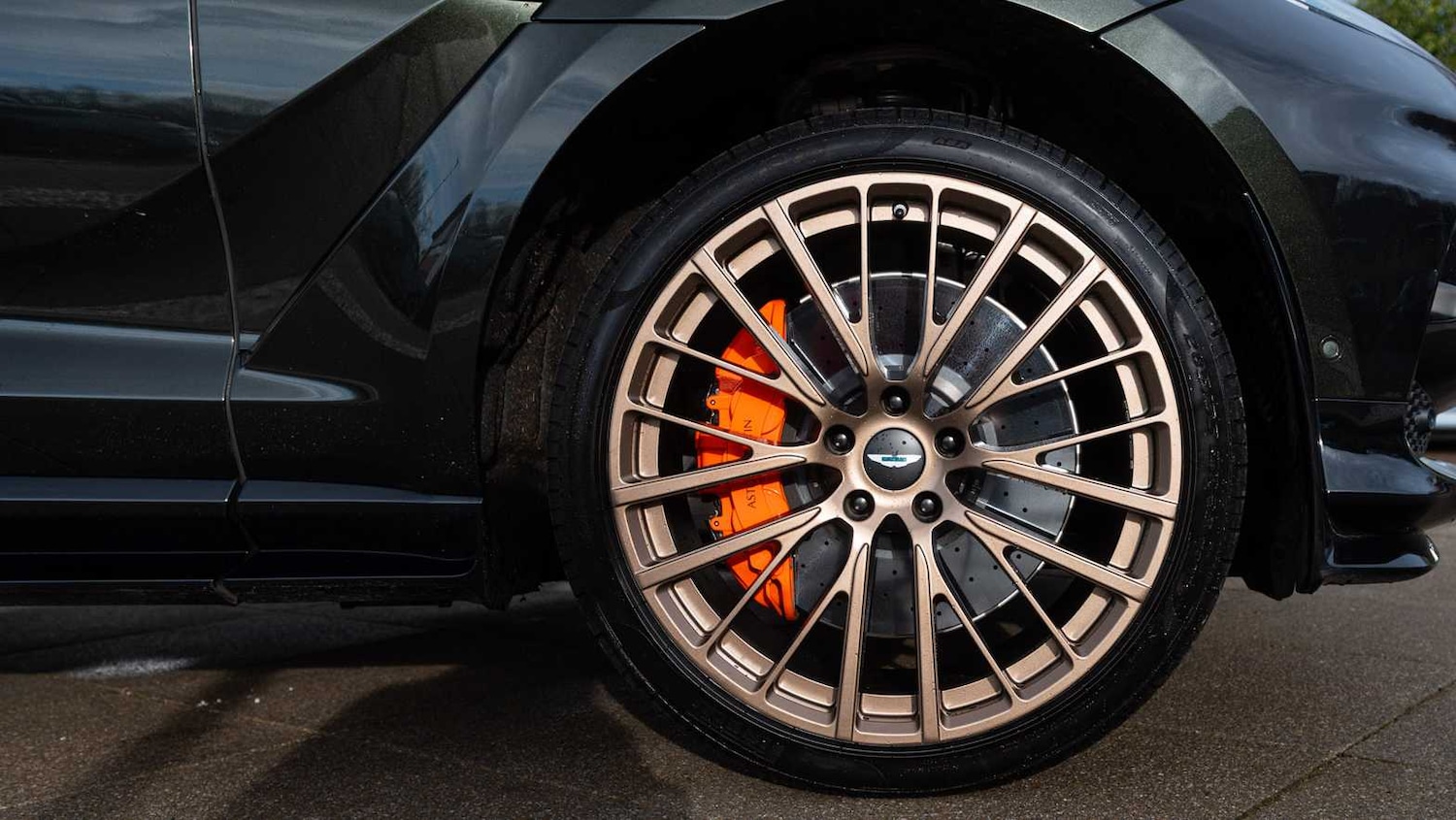 Used Aston Martin DBX 2025 for sale - 77943225: Photo 4