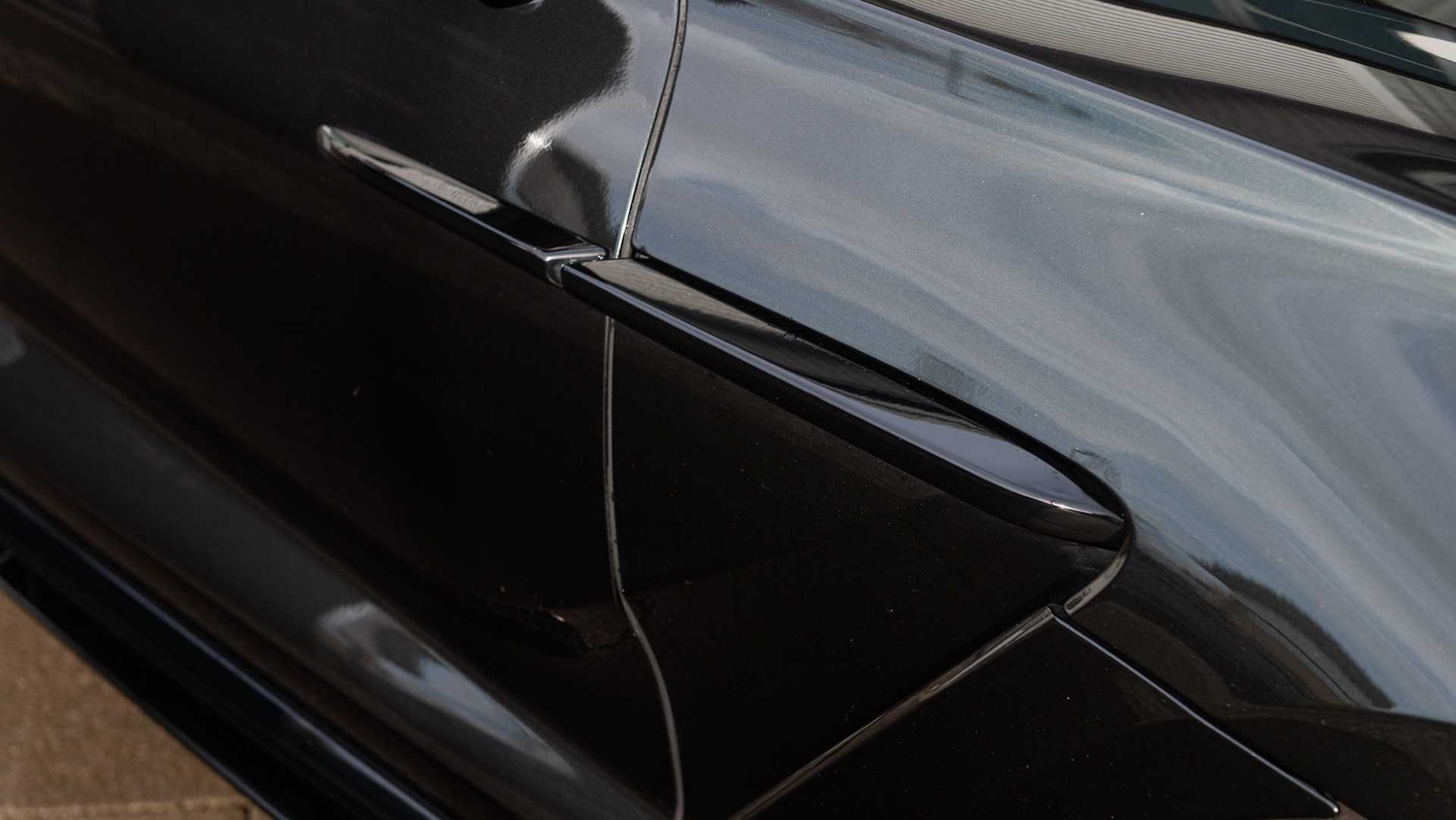 Used Aston Martin DBX 2025 for sale - 77943225: Photo 9