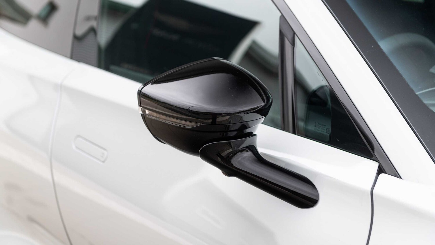 Used Aston Martin DBX 2026 for sale - 78161191: Photo 18