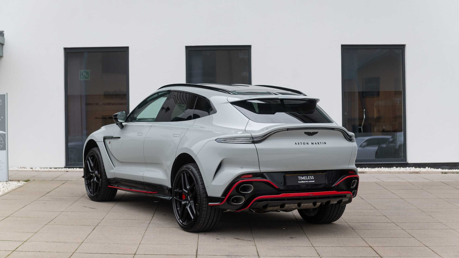 Used Aston Martin DBX 2026 for sale - 78161191: Photo 2