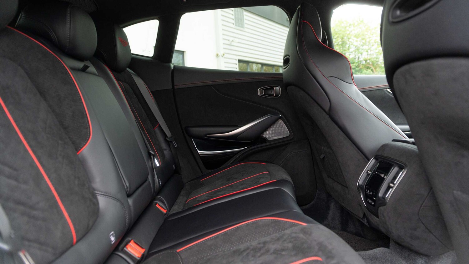 Used Aston Martin DBX 2026 for sale - 78161191: Photo 29