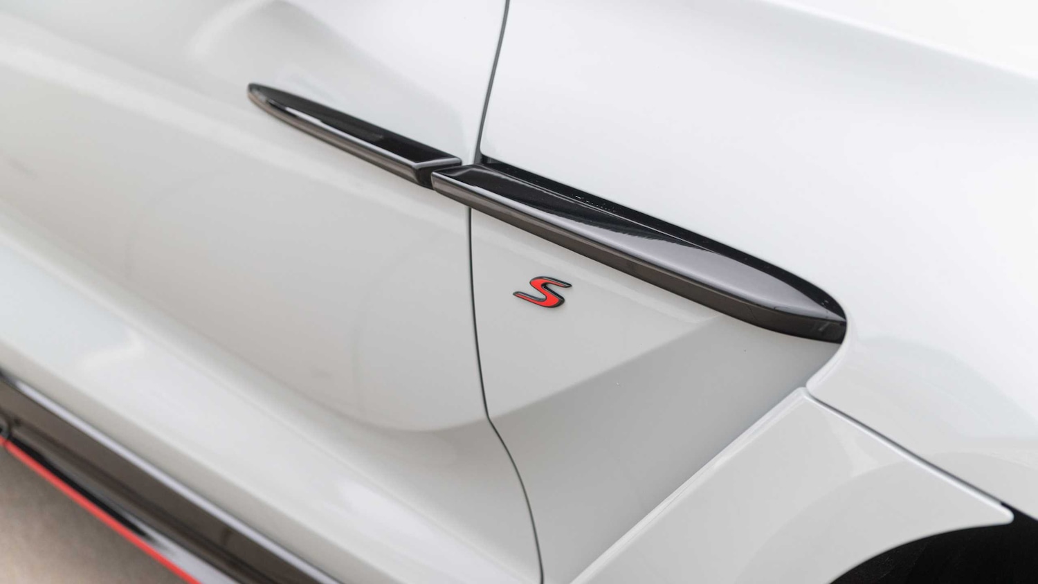 Used Aston Martin DBX 2026 for sale - 78161191: Photo 9