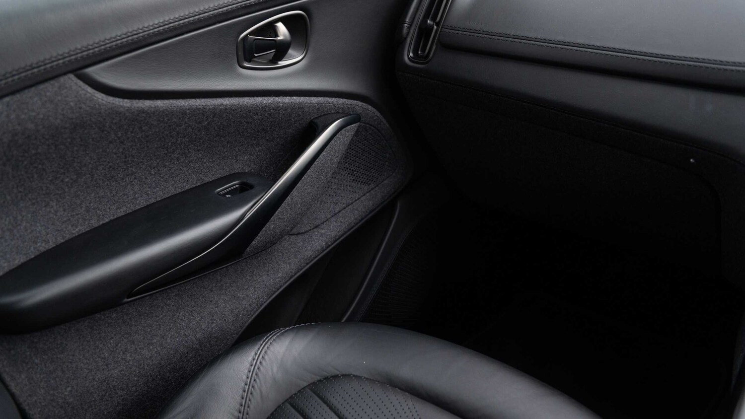 Used Aston Martin DBX 2025 for sale - 77886269: Photo 24