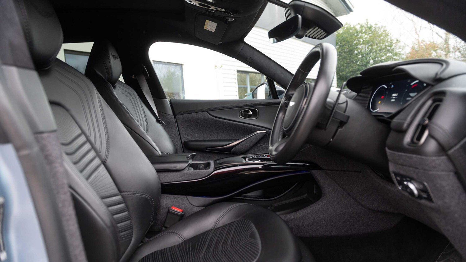 Used Aston Martin DBX 2025 for sale - 77886269: Photo 25