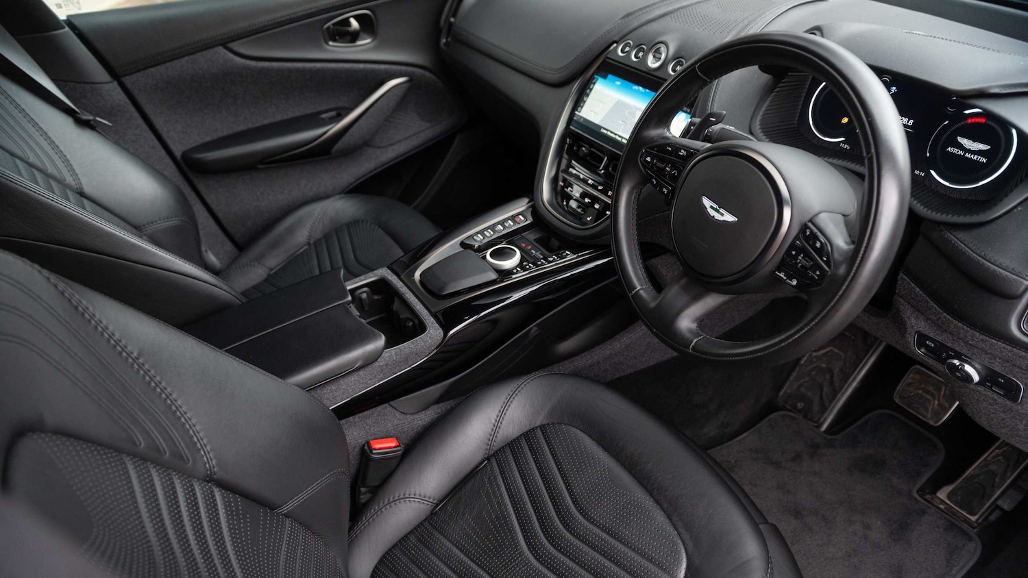 Used Aston Martin DBX 2025 for sale - 77886269: Photo 3