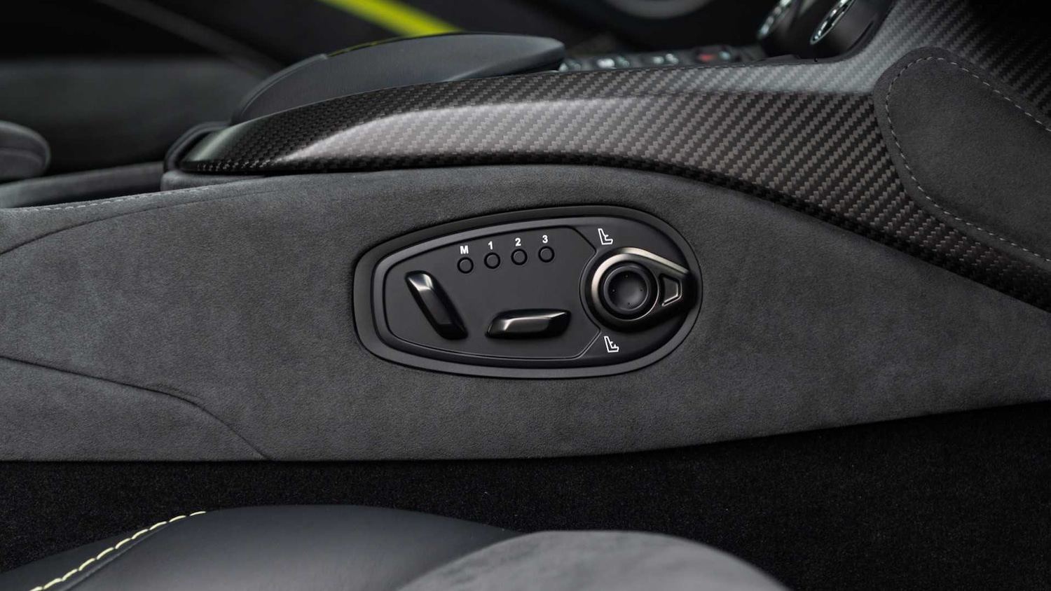 Used Aston Martin Vantage for sale - 77389751: Photo 15