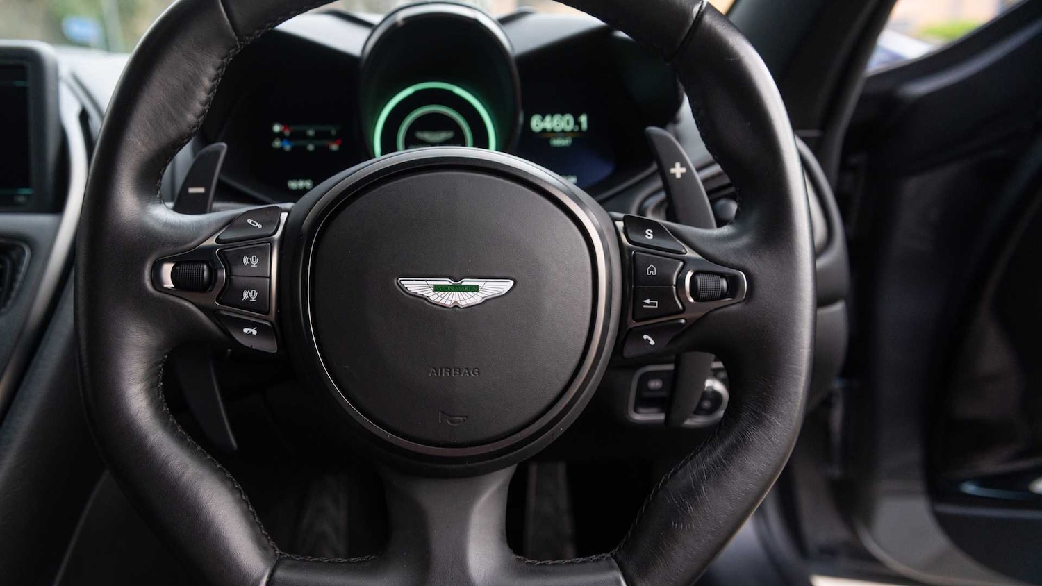 Used Aston Martin DBS 2021 for sale - 77649046: Photo 11