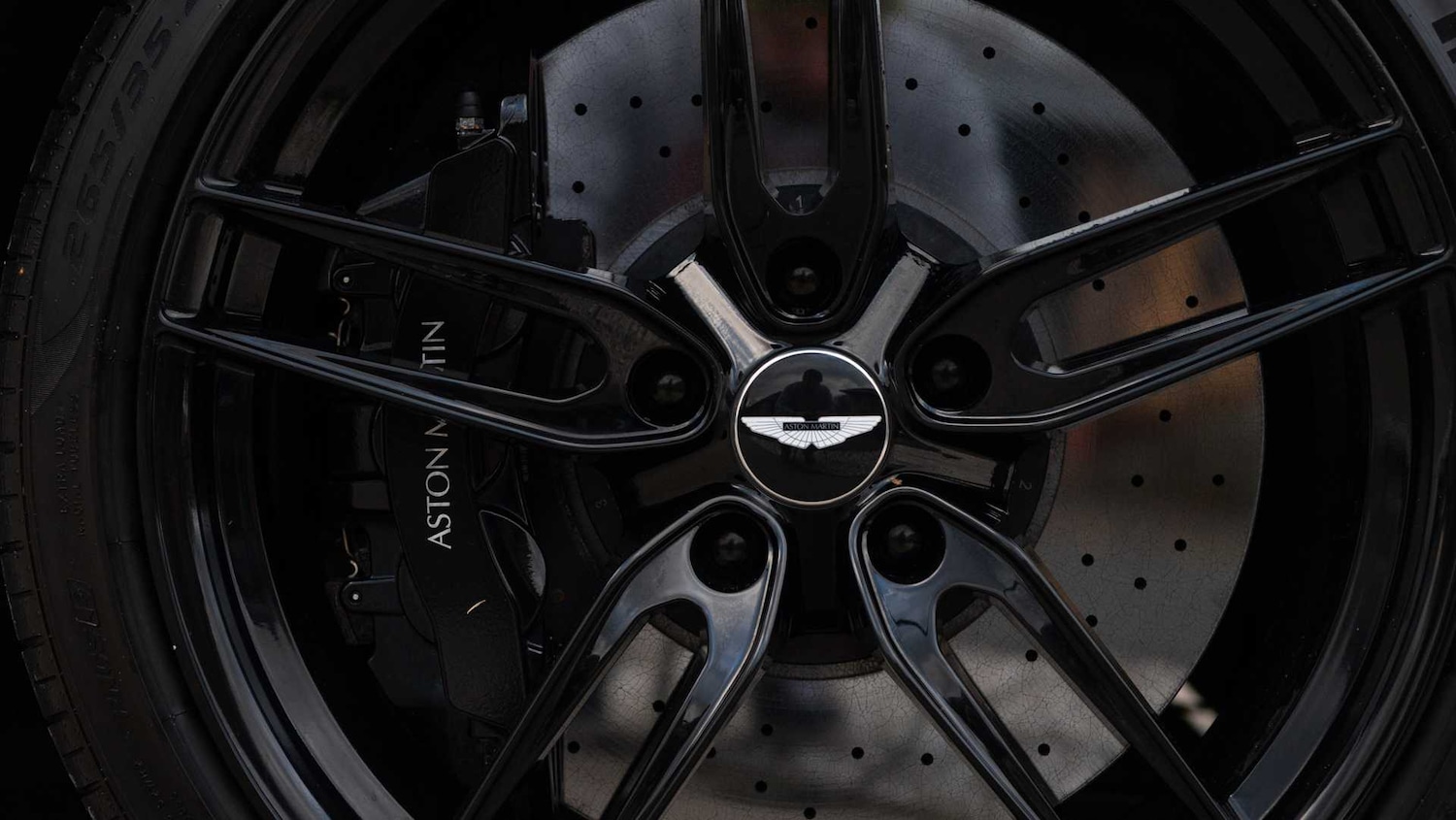 Used Aston Martin DBS 2021 for sale - 77649046: Photo 18