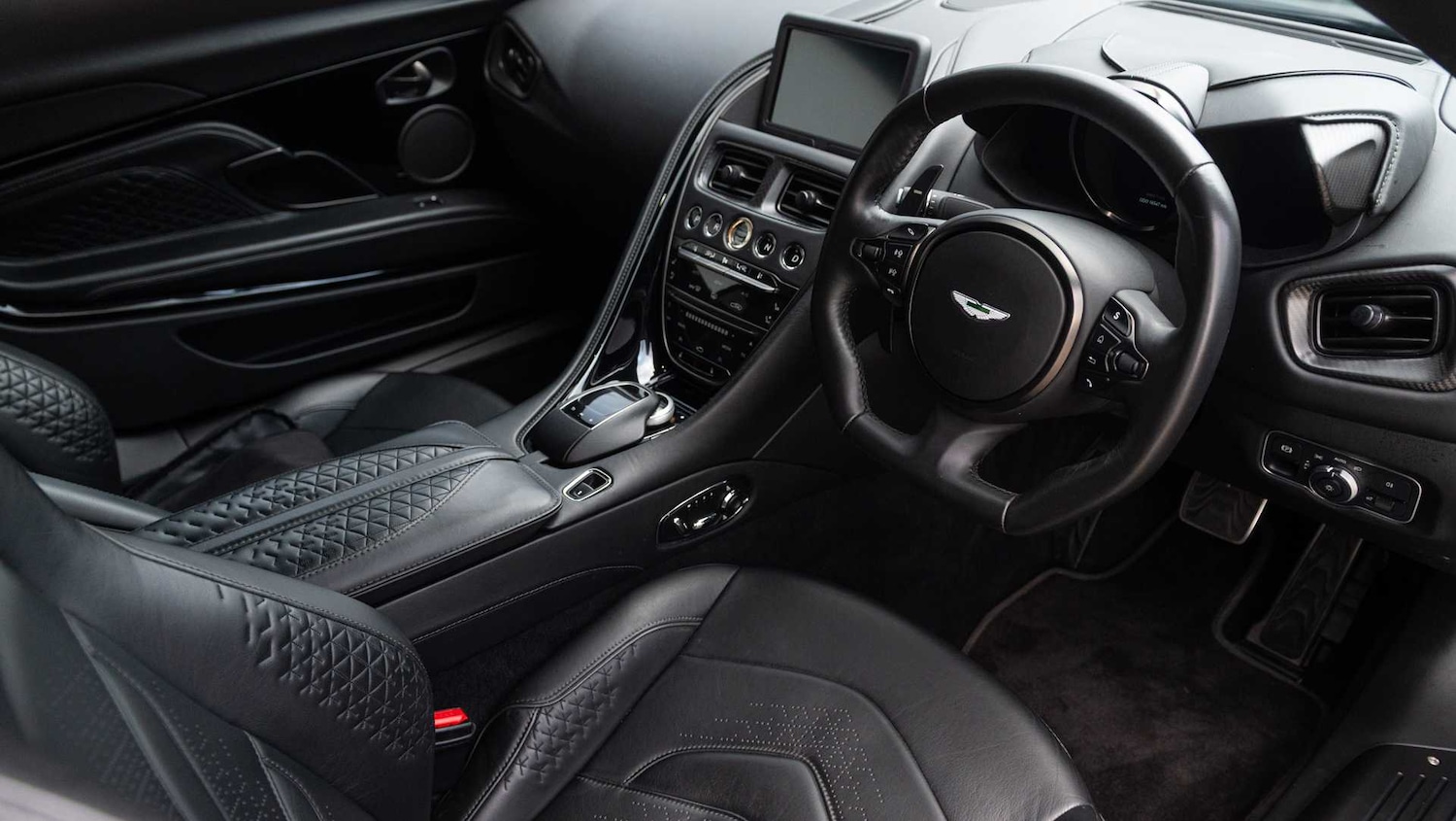 Used Aston Martin DBS 2021 for sale - 77649046: Photo 3