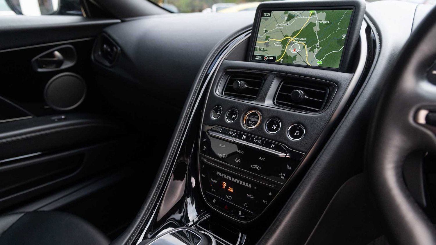 Used Aston Martin DBS 2021 for sale - 77649046: Photo 34