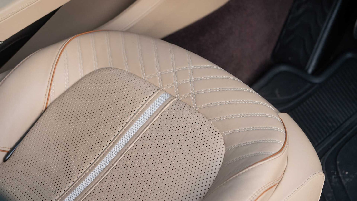 Used Aston Martin DBX 2024 for sale - 77257477: Photo 31