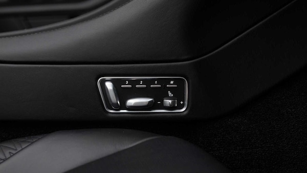 Used Aston Martin Vanquish 2018 for sale - 75299678: Photo 16