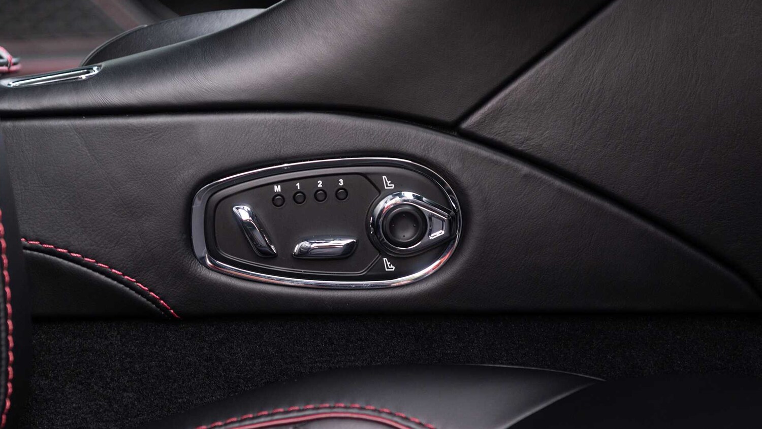 Used Aston Martin DBS 2021 for sale - 77674643: Photo 16