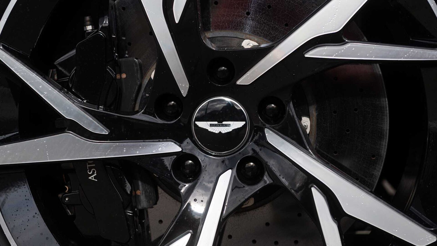 Used Aston Martin DBS 2021 for sale - 77674643: Photo 18