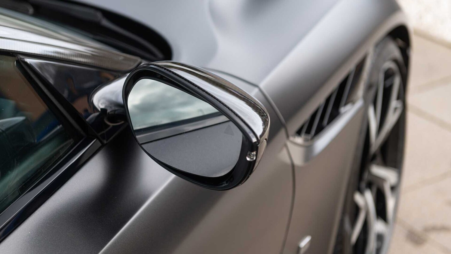 Used Aston Martin DBS 2021 for sale - 77674643: Photo 24