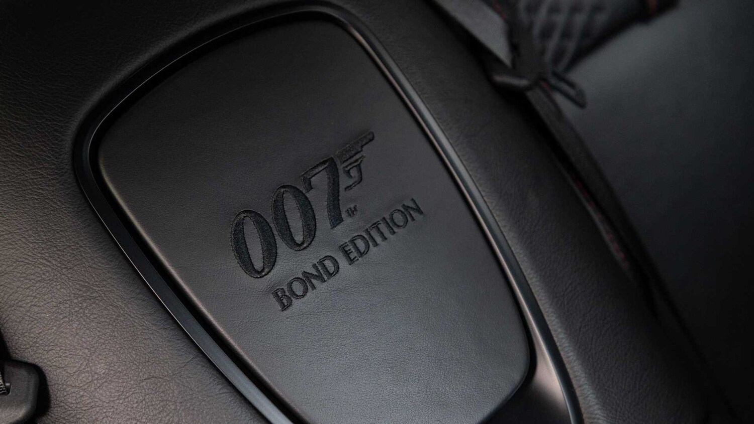 Used Aston Martin DBS 2021 for sale - 77674643: Photo 33