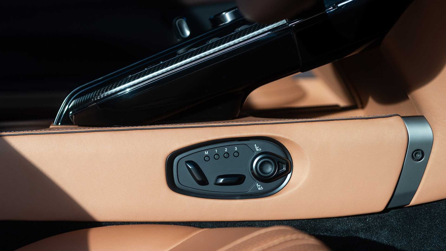 Used Aston Martin Vantage 2025 for sale - 77373806: Photo 14