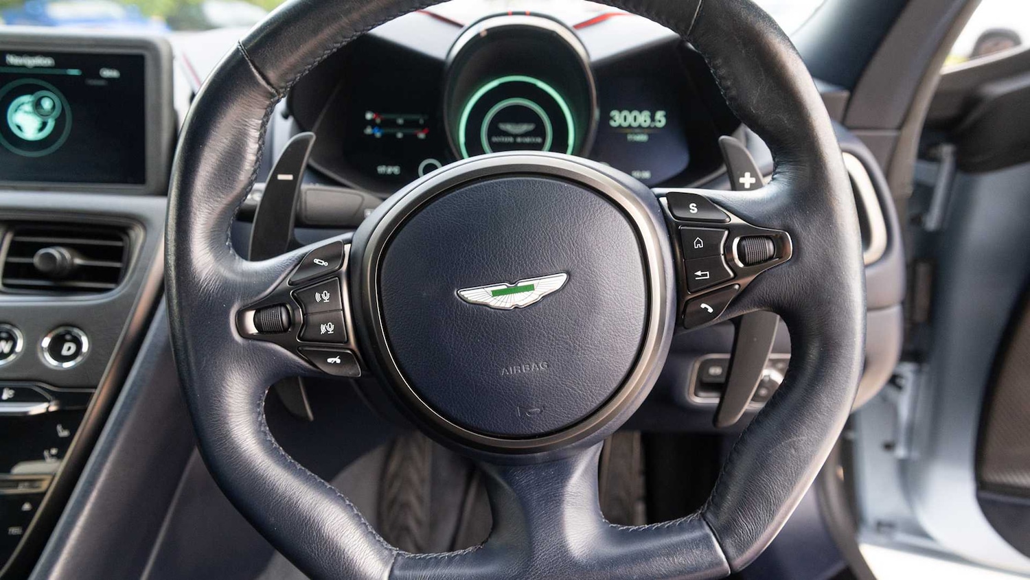 Used Aston Martin DBS 2020 for sale - 76169971: Photo 11