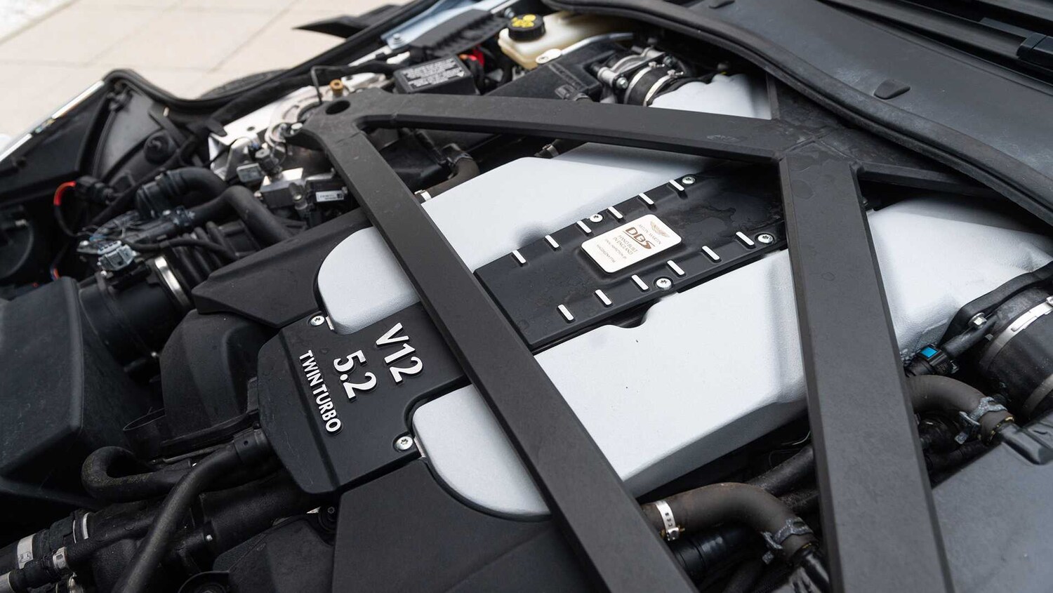 Used Aston Martin DBS 2020 for sale - 76169971: Photo 13