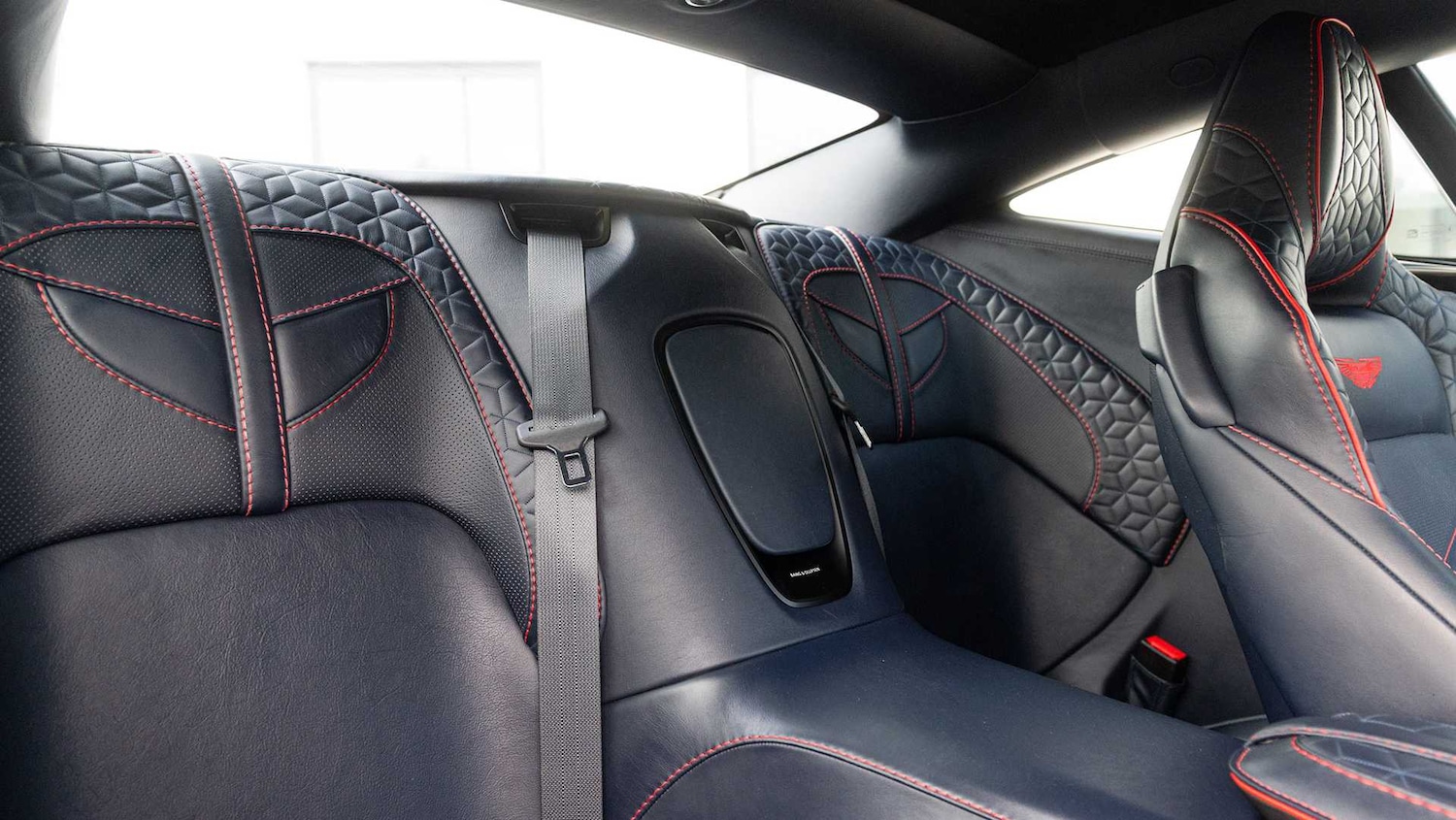 Used Aston Martin DBS 2020 for sale - 76169971: Photo 15