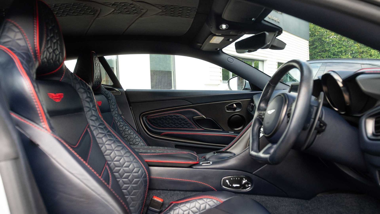 Used Aston Martin DBS 2020 for sale - 76169971: Photo 28