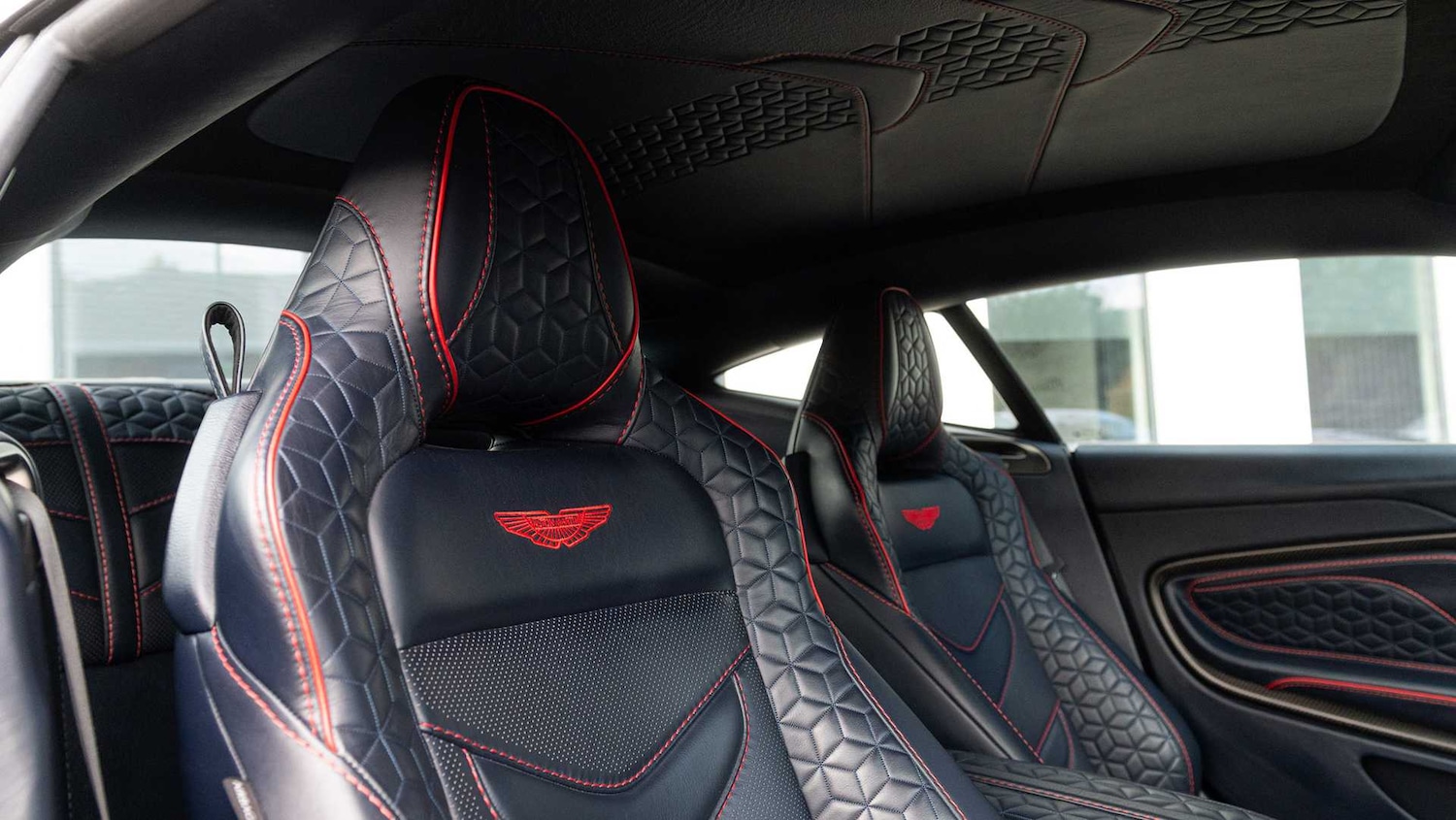 Used Aston Martin DBS 2020 for sale - 76169971: Photo 29