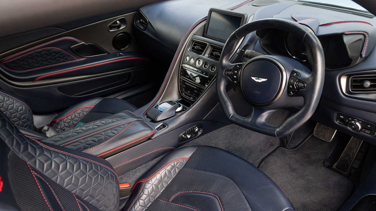 Used Aston Martin DBS 2020 for sale - 76169971: Photo 3