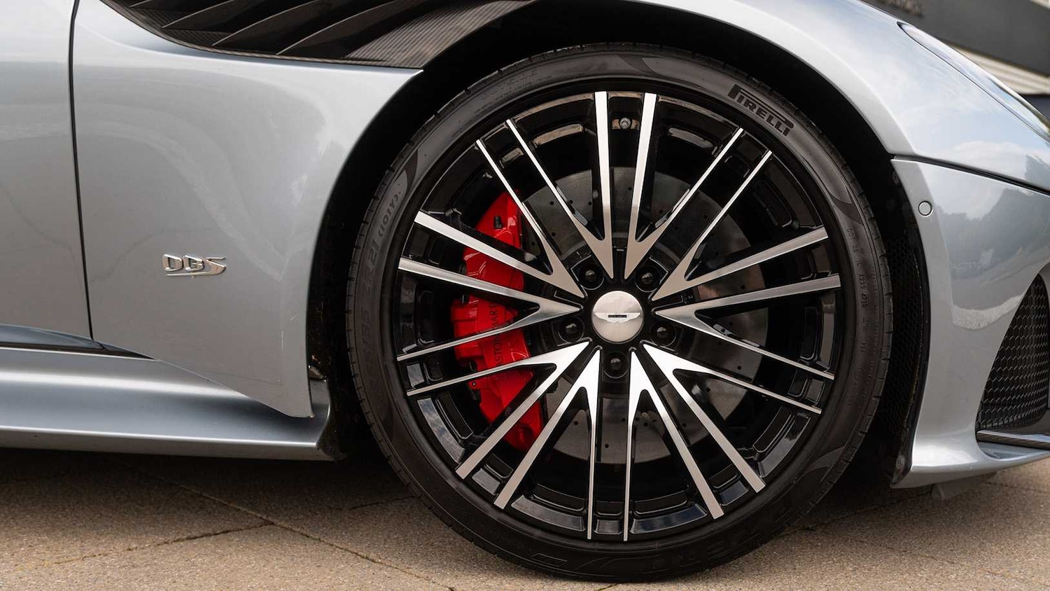 Used Aston Martin DBS 2020 for sale - 76169971: Photo 4