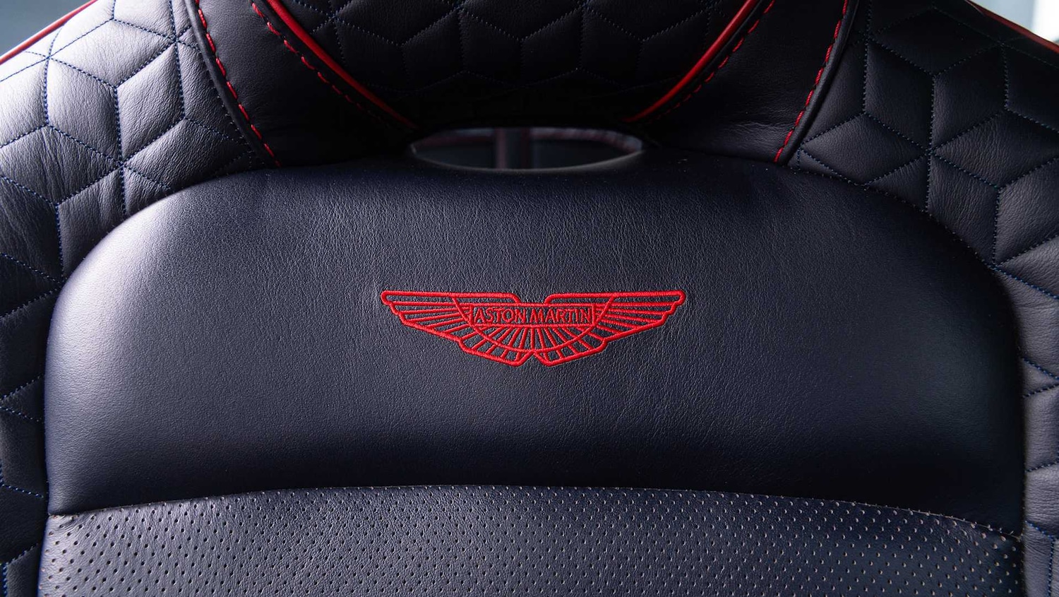 Used Aston Martin DBS 2020 for sale - 76169971: Photo 5