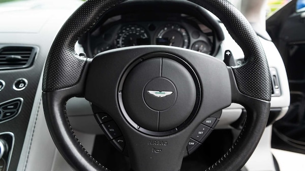 Used Aston Martin Vantage 2015 for sale - 76329309: Photo 11