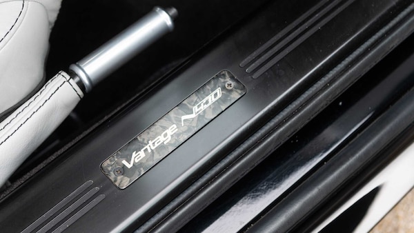 Used Aston Martin Vantage 2015 for sale - 76329309: Photo 14