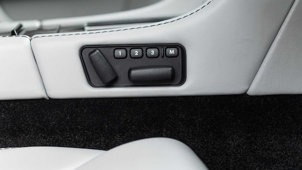 Used Aston Martin Vantage 2015 for sale - 76329309: Photo 15