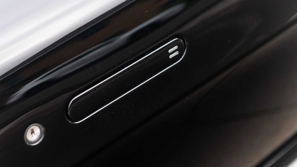 Used Aston Martin Vantage 2015 for sale - 76329309: Photo 21