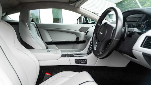 Used Aston Martin Vantage 2015 for sale - 76329309: Photo 28