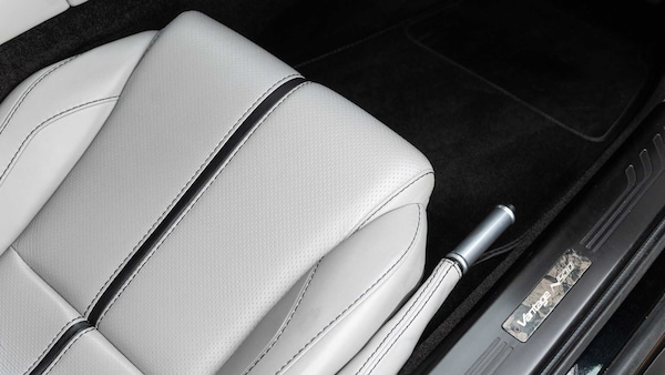 Used Aston Martin Vantage 2015 for sale - 76329309: Photo 29