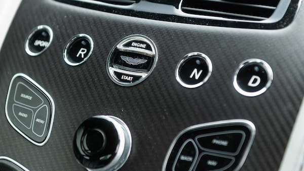 Used Aston Martin Vantage 2015 for sale - 76329309: Photo 34