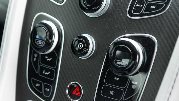 Used Aston Martin Vantage 2015 for sale - 76329309: Photo 35